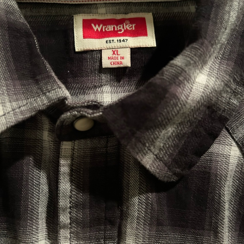 Wrangler Dark Checkered Men's Shirt - Picture 2 of 5